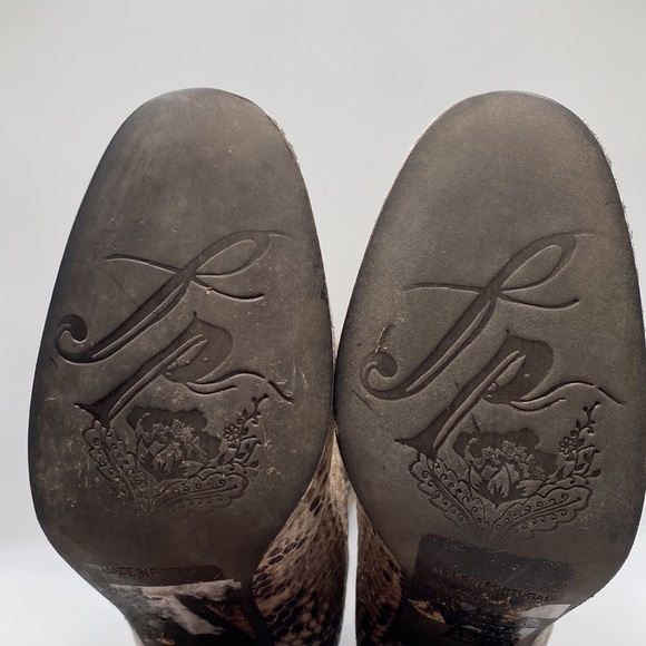 FREE PEOPLE WOMEN’S CECILE SNAKE PRINT BLOCK HEEL BOOTIES TAN BROWN SZ 35.5 - Picture 7 of 13